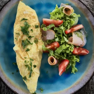 ომლეტი ყველით, ლორით და ბოსტნეულით