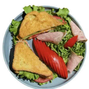 ყიყლიყოს სენდვიჩი ლორით და ყველით